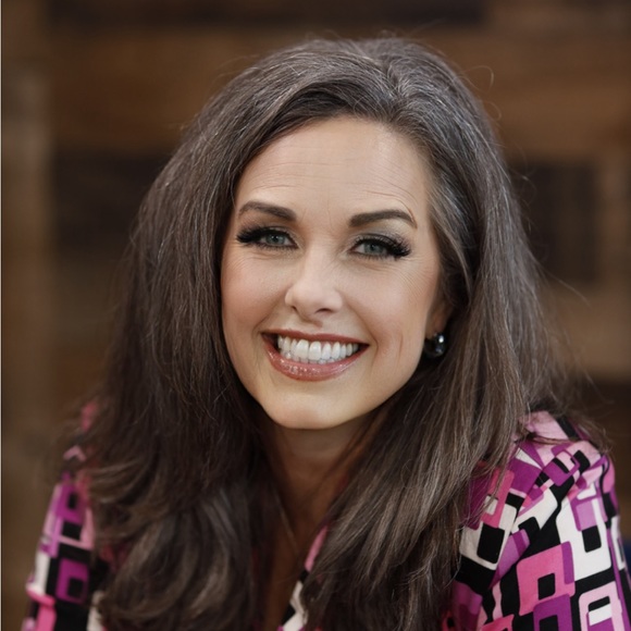 Meet your Posher, Suzanne - Picture 1 of 1